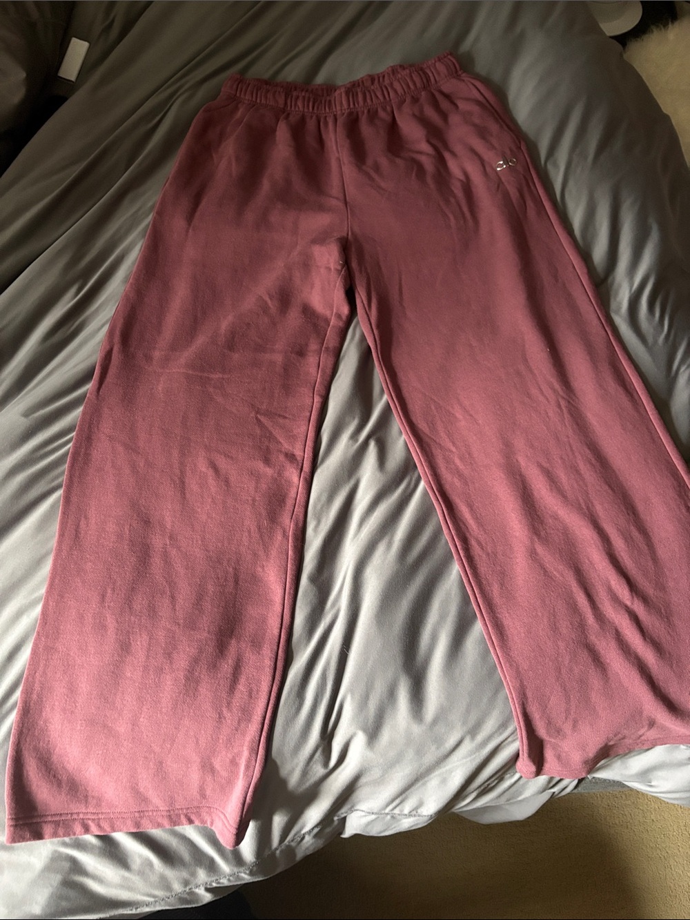 ALO YOGA Accolades Straight Leg Sweatpants Burgundy size L